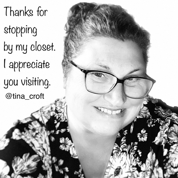 Hand Crafted 🎄 Holiday Themed Faux Leather Dangling Buffalo Print Earrings - Picture 8 of 8